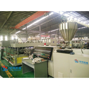 MACHINE D&#39;EXTRUSION DE PANNEAU DE MEUBLES EN PVC WPC